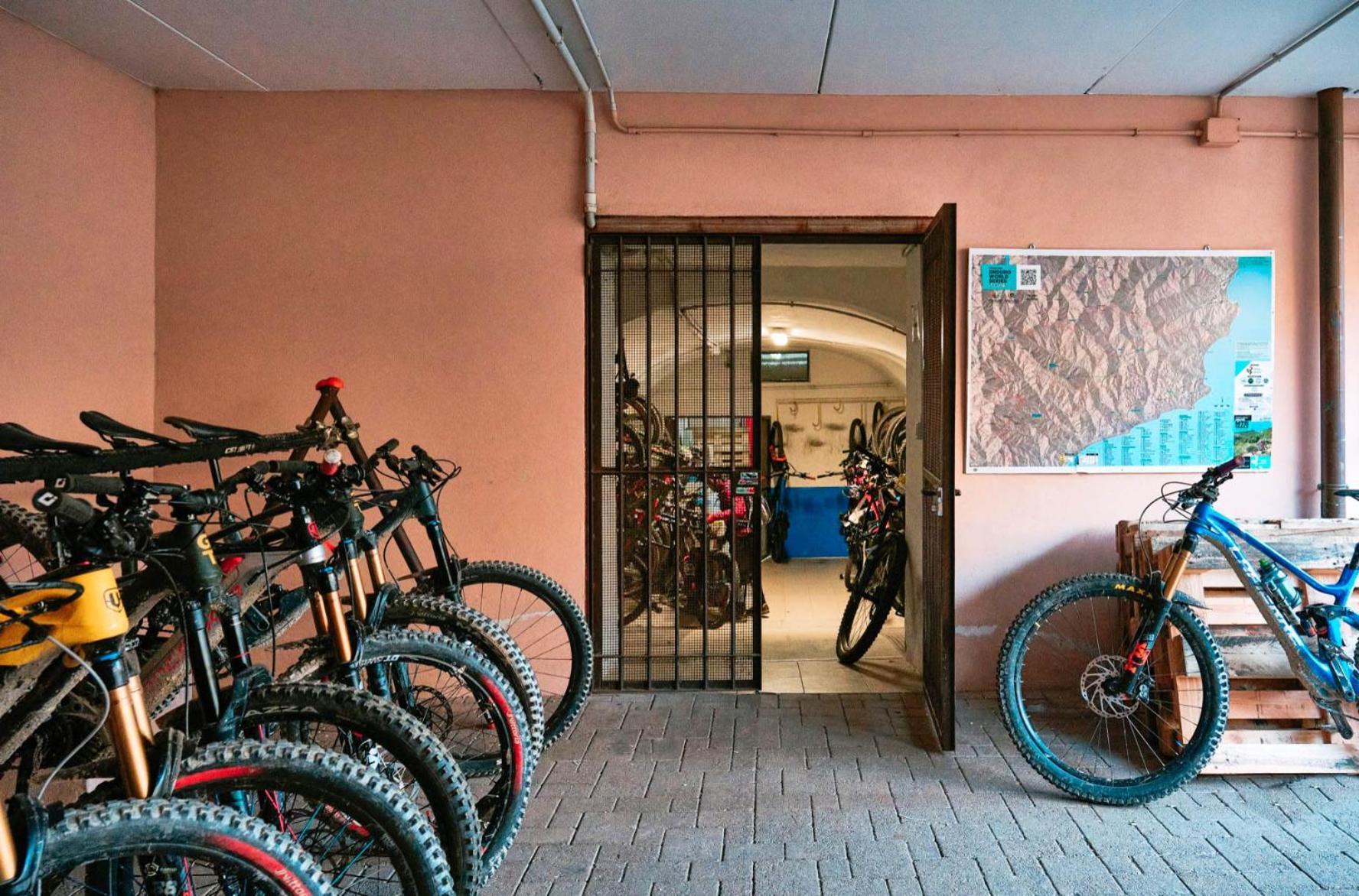 Hotel Bello By Ostello Bello Finale Ligure Eksteriør bilde
