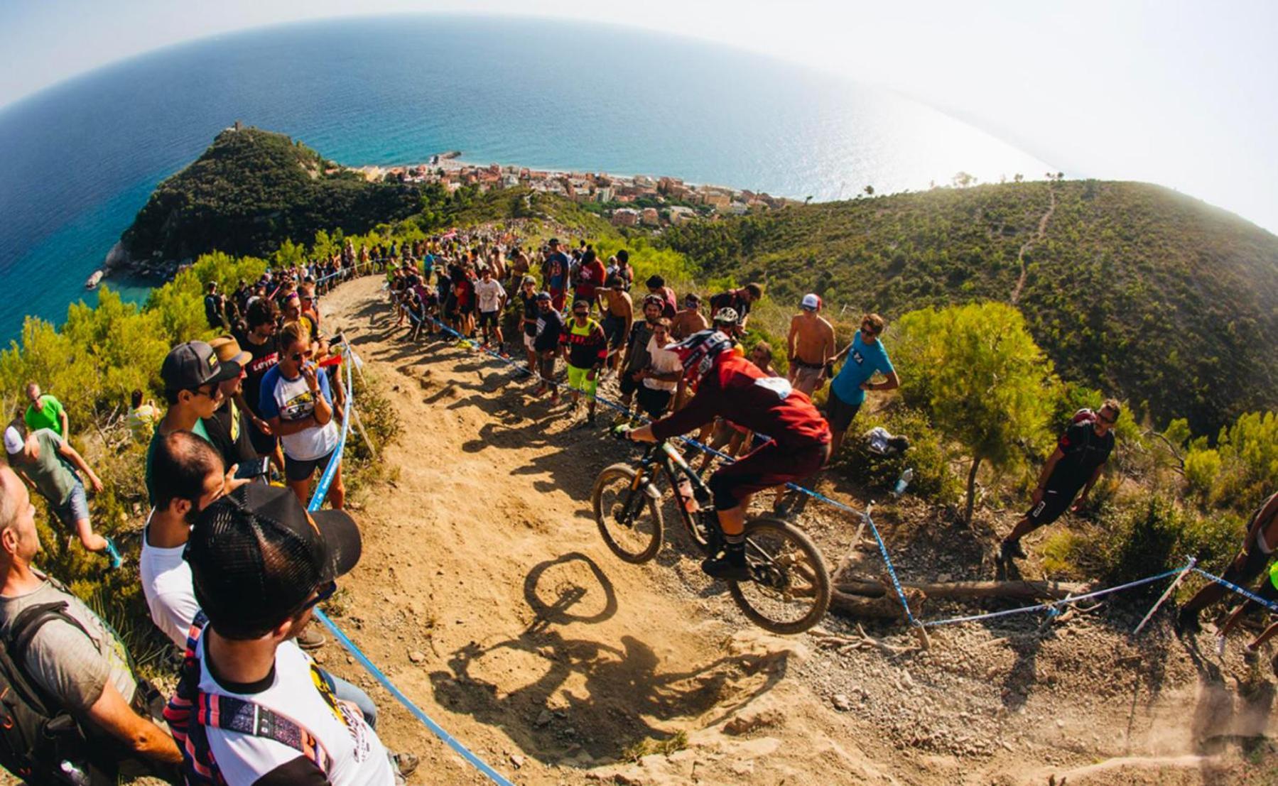 Hotel Bello By Ostello Bello Finale Ligure Eksteriør bilde